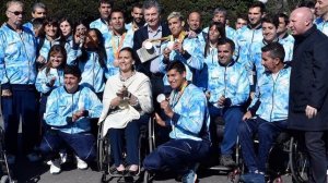 el-equipo-paralimpico-con-el-presidente-y-vice