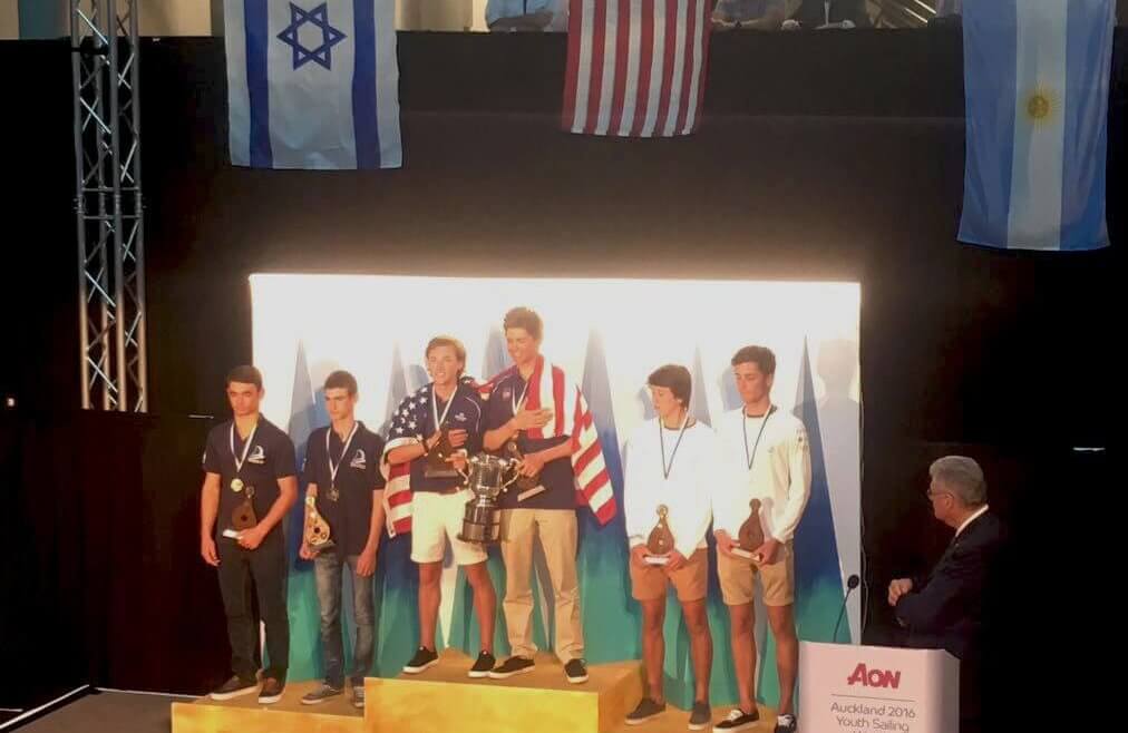 Podio en tercer puesto de 420