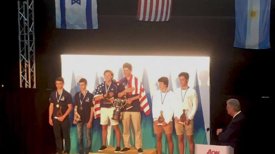 Podio en tercer puesto de 420