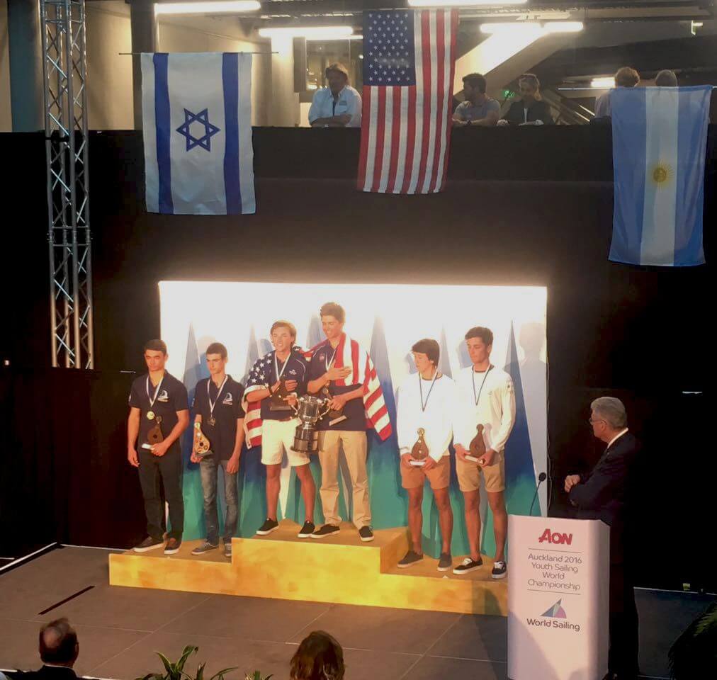 Podio en tercer puesto de 420