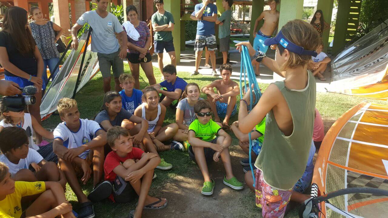 Los chicos participan de las Charlas Técnicas