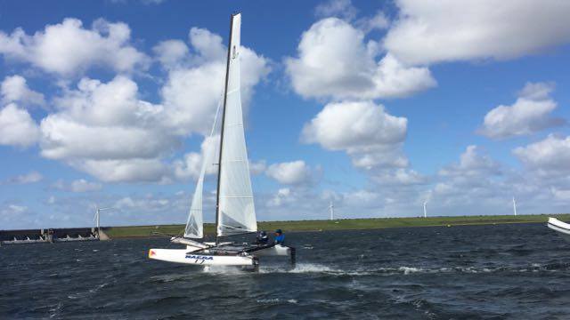 Lange y Carranza navegando en Nacra 17