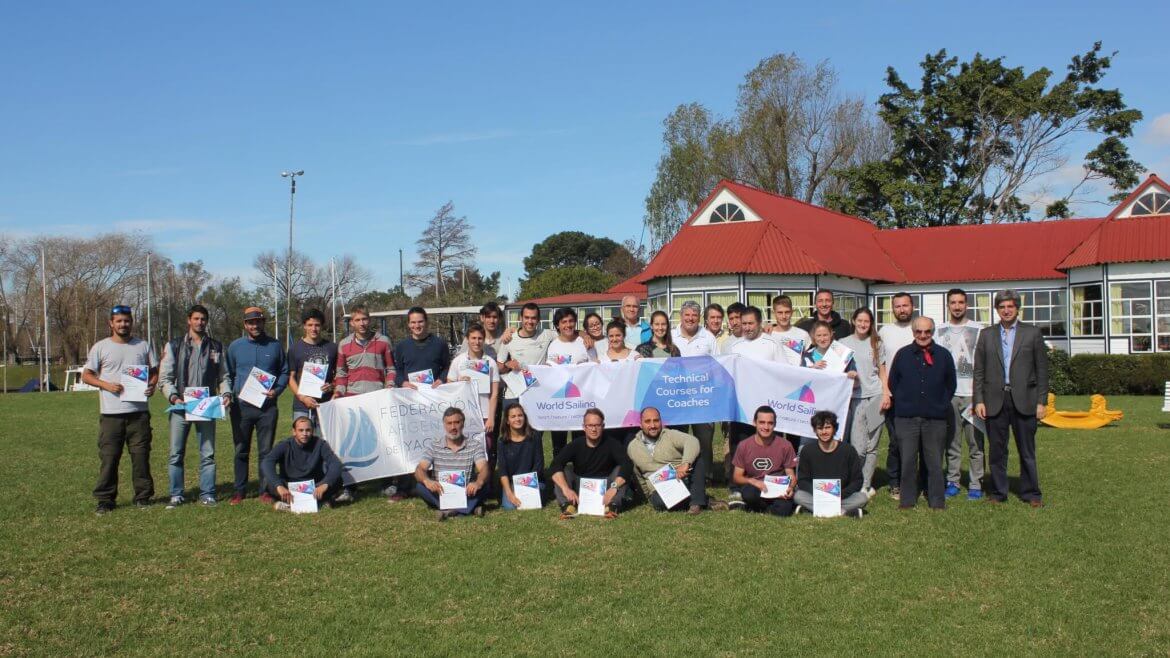 Foto Grupal de los participantes del Curso de la World Sailing