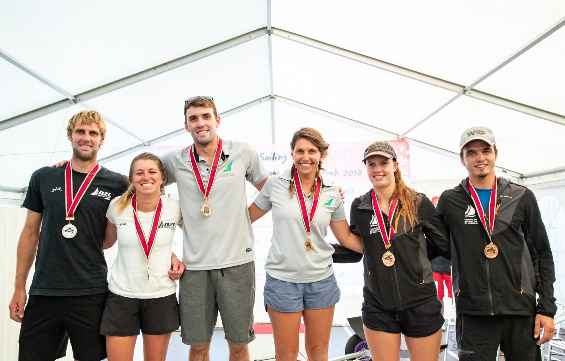 Podio en Japón de Majdalani y Bosco