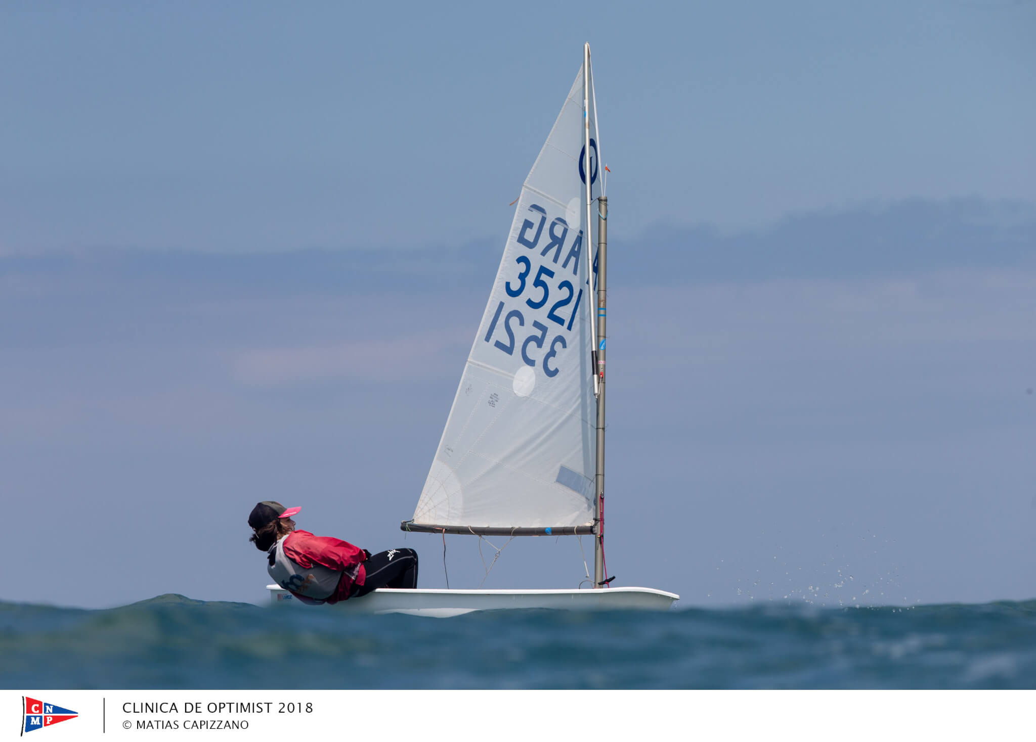 Optimist navegando en Mar del Plata
