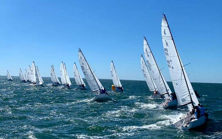 Barcos navegando en las aguas de Mar del Plata - SIY 2019