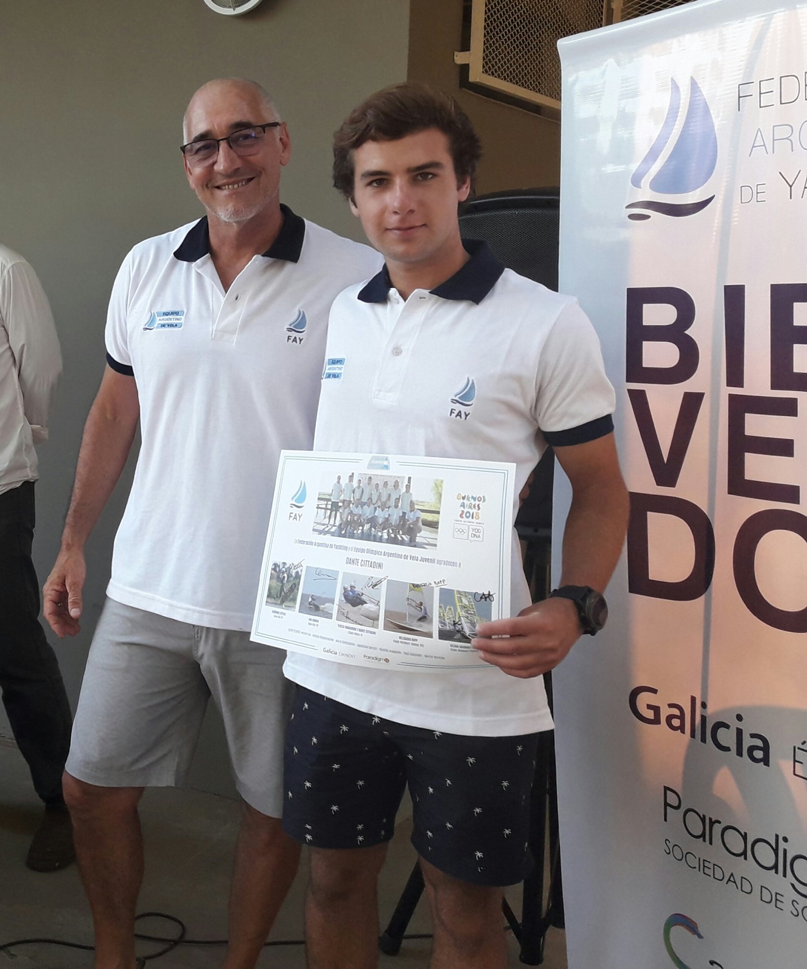 Dante Cittadini recibiendo su Diploma Olímpico - Reconocimiento a Deportistas en el Club Náutico San Isidro