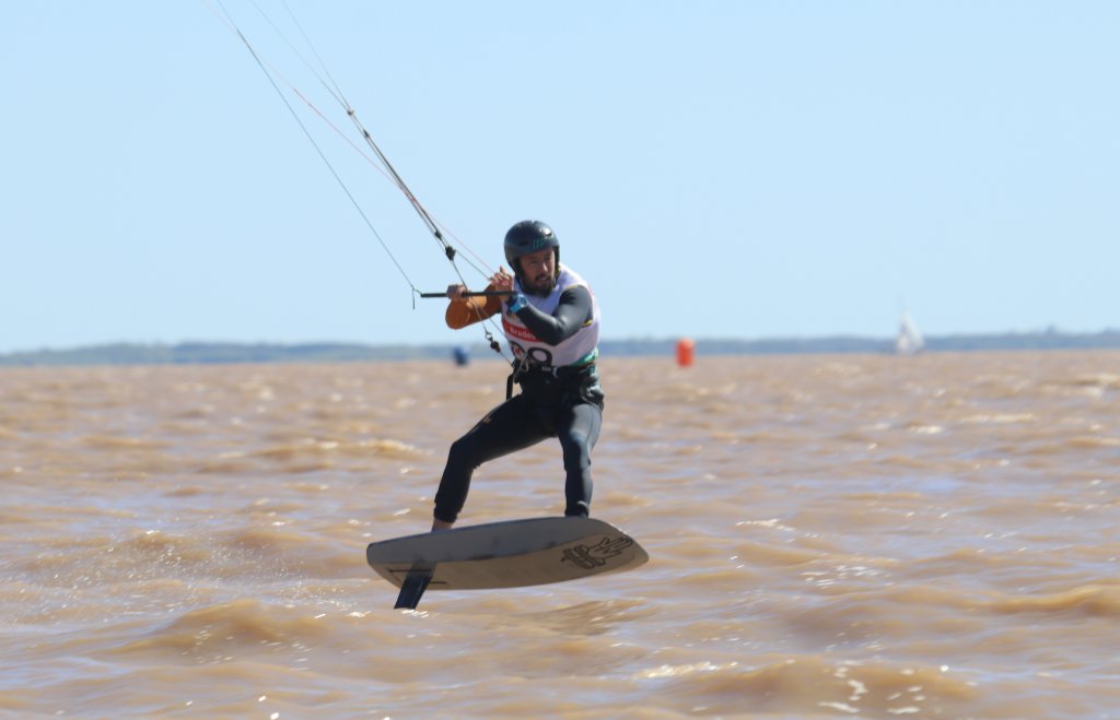 Kitefoil navegando en el San Isidro Labrador 2019