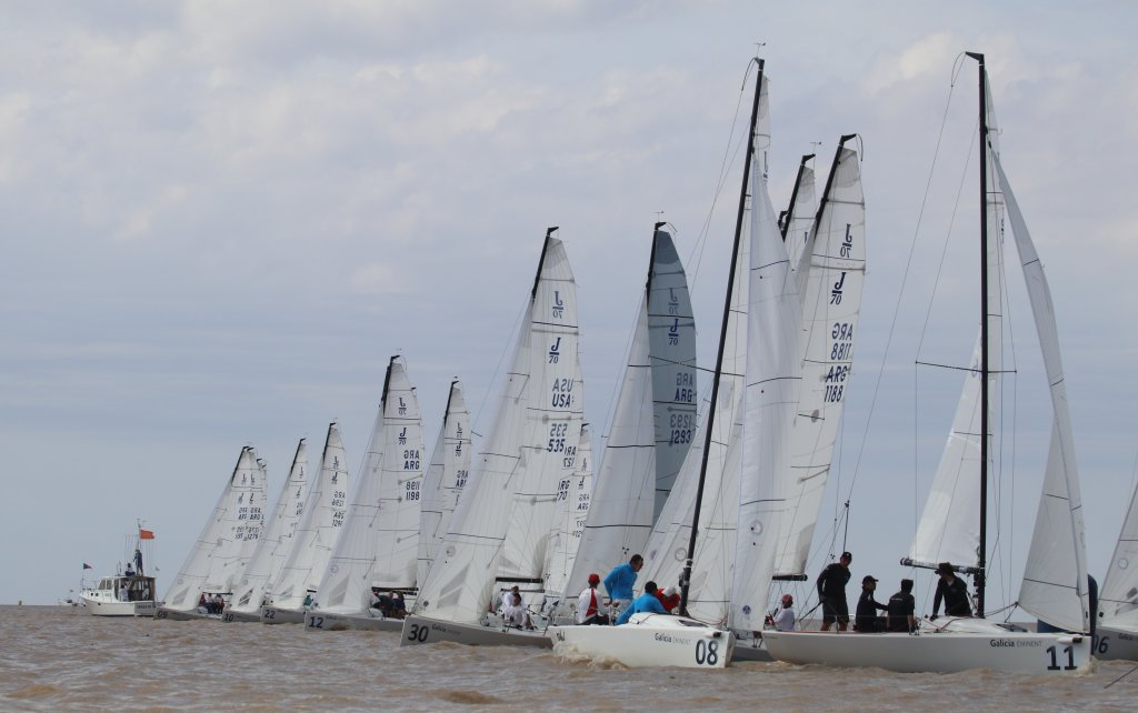 Largada d ela regata de J70 en el Campeonato San Isidro Labrador 2019