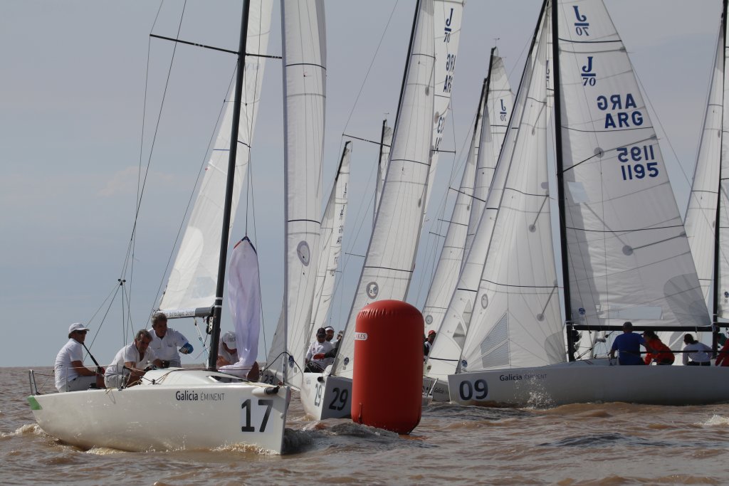 Los J70 rodeando la boya - Regata de San Isidro Labrador 2019