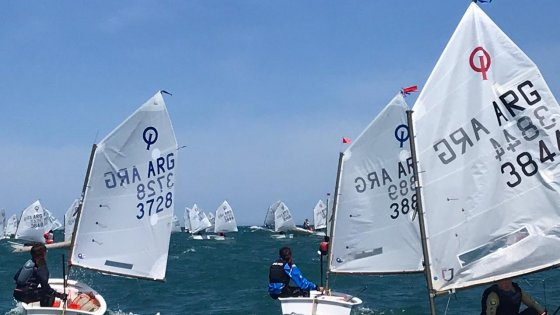 Plena regata en el Campeonato Argentino de Optimist