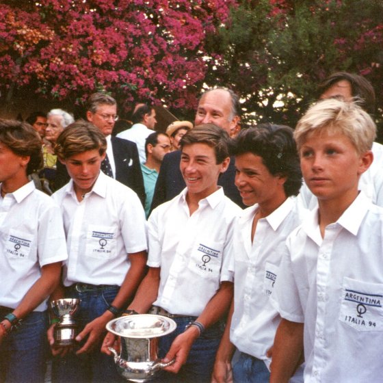 Generación Dorada con Trofeo